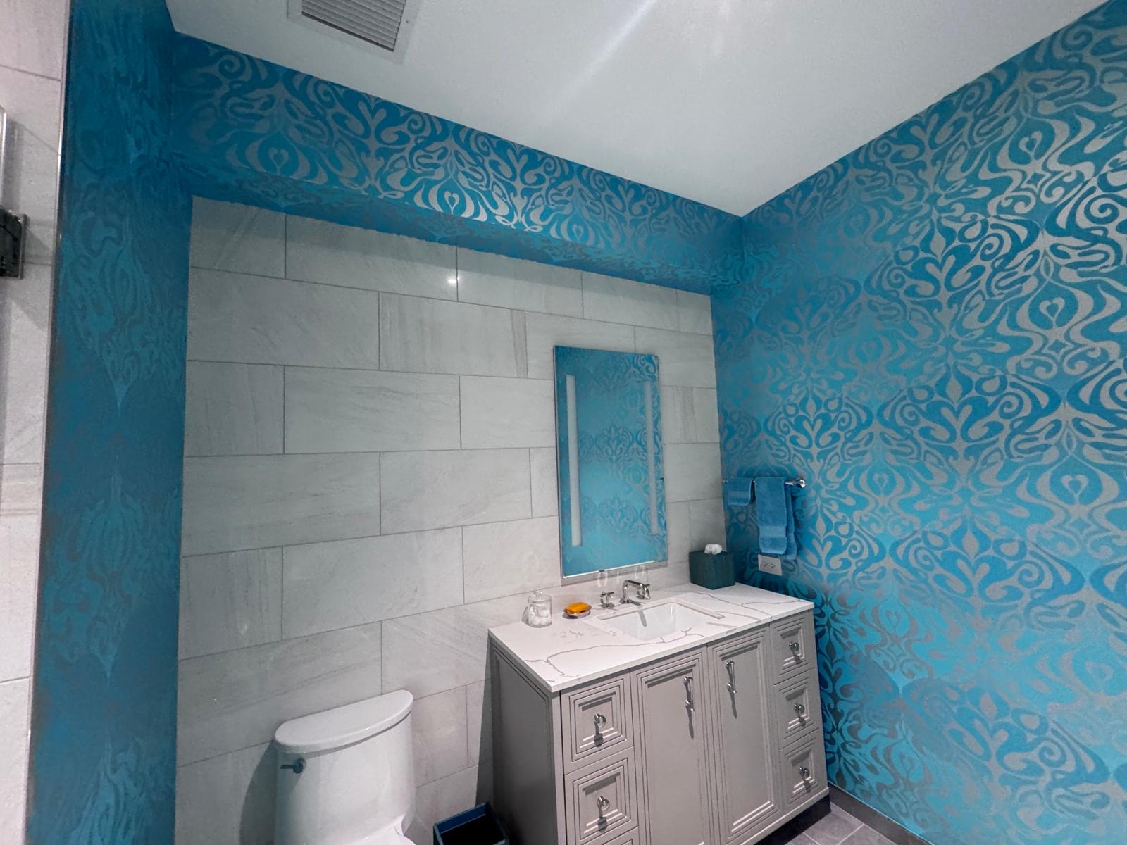 Wallpaper Bathroom High Blue Contrast